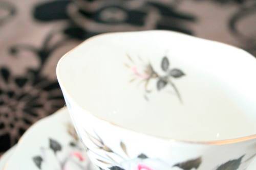 **RS17** An incredible vintage"Royal Albert fine bone china Queen's Messenger pattern trio bid/ trio