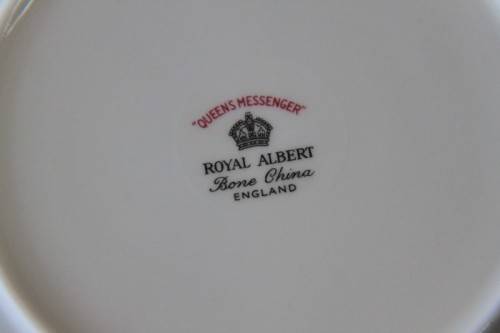 **RS17** An incredible vintage"Royal Albert fine bone china Queen's Messenger pattern trio bid/ trio