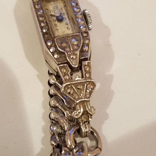 Awesome antique Swiss made Capital DeLuxe ladies 15 Jewell Art Deco wrist watch w/ Marcasite stones