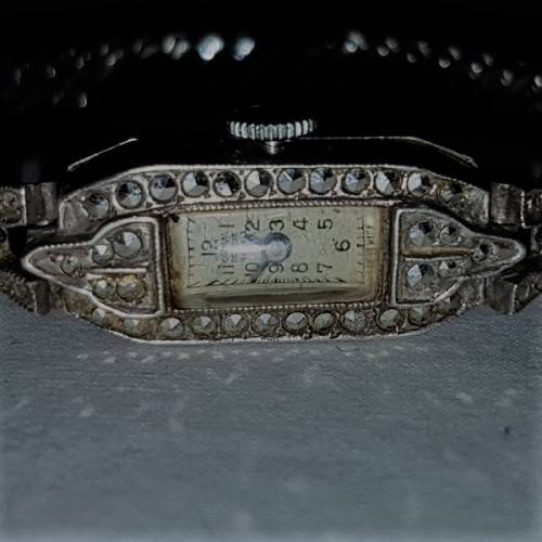 Awesome antique Swiss made Capital DeLuxe ladies 15 Jewell Art Deco wrist watch w/ Marcasite stones