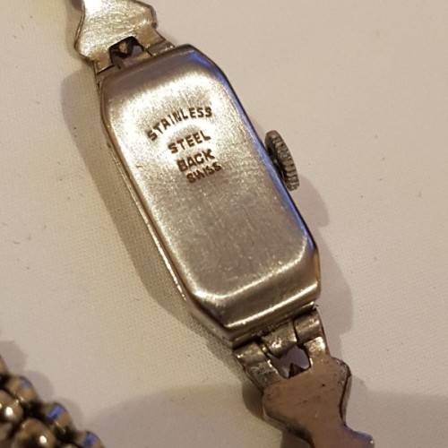 Awesome antique Swiss made Capital DeLuxe ladies 15 Jewell Art Deco wrist watch w/ Marcasite stones