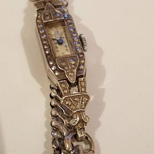 Awesome antique Swiss made Capital DeLuxe ladies 15 Jewell Art Deco wrist watch w/ Marcasite stones