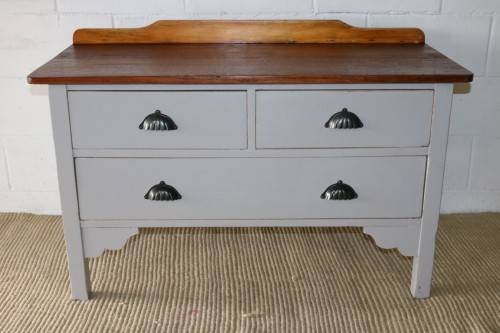A charming vintage Oak wash stand with a two-tone design & three spacious drawers - lovely!