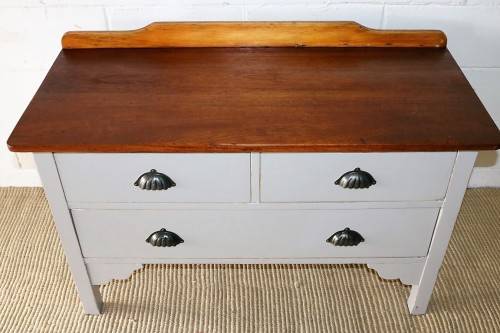 A charming vintage Oak wash stand with a two-tone design & three spacious drawers - lovely!