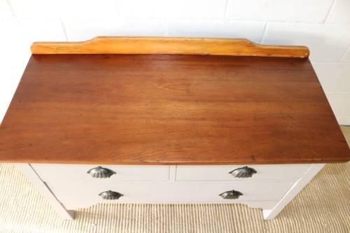 A charming vintage Oak wash stand with a two-tone design & three spacious drawers - lovely!