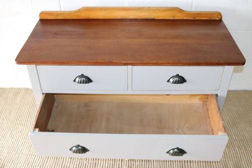 A charming vintage Oak wash stand with a two-tone design & three spacious drawers - lovely!