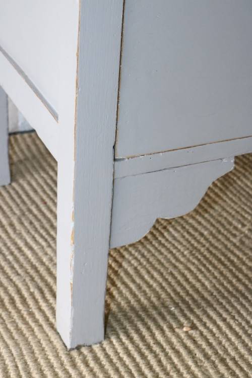 A charming vintage Oak wash stand with a two-tone design & three spacious drawers - lovely!