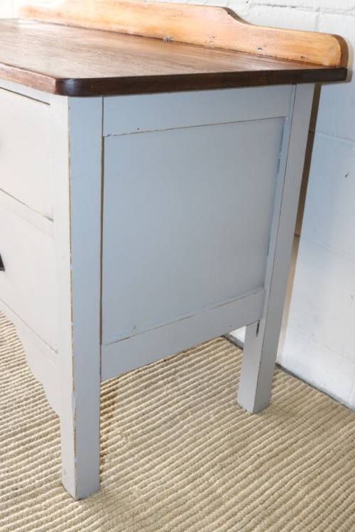 A charming vintage Oak wash stand with a two-tone design & three spacious drawers - lovely!