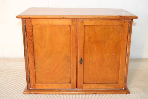 A charming vintage solid Oregon double-door bathroom/ medicine/ vanity cabinet - lovely!!