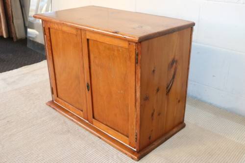 A charming vintage solid Oregon double-door bathroom/ medicine/ vanity cabinet - lovely!!