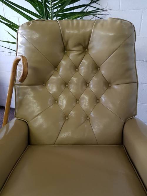 A beautiful 1970's retro recliner chair, fantastic in a sun room, patio, porch - very stylish!!