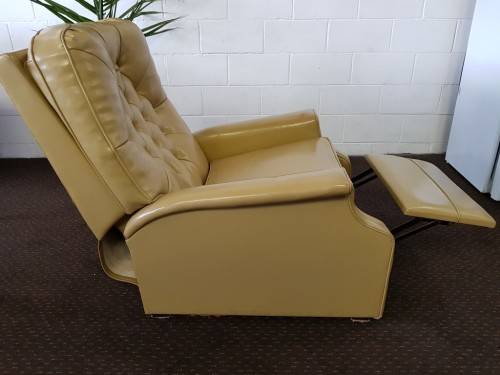 A beautiful 1970's retro recliner chair, fantastic in a sun room, patio, porch - very stylish!!