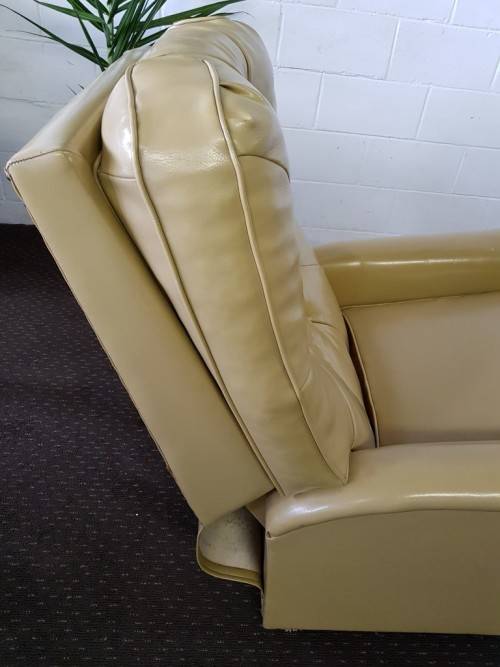 A beautiful 1970's retro recliner chair, fantastic in a sun room, patio, porch - very stylish!!