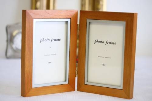 **RS17** Stylish hand made solid wooden double-photo freestanding frame in beautiful condition