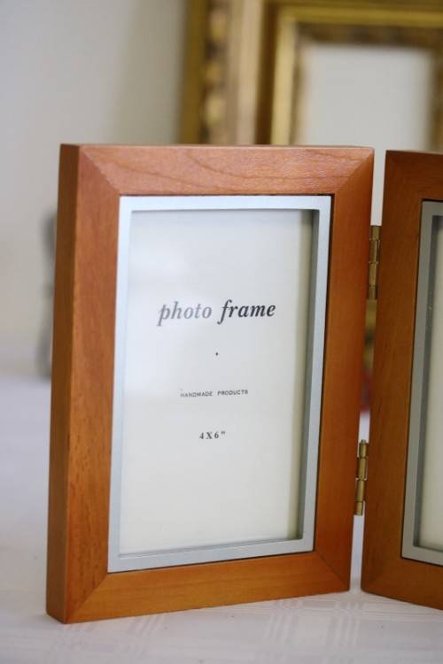 **RS17** Stylish hand made solid wooden double-photo freestanding frame in beautiful condition