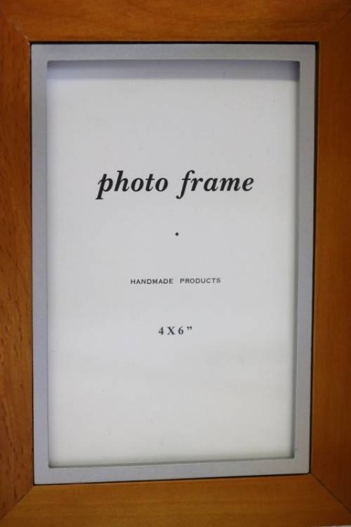 **RS17** Stylish hand made solid wooden double-photo freestanding frame in beautiful condition