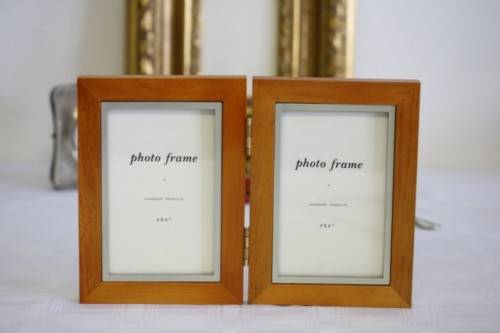 **RS17** Stylish hand made solid wooden double-photo freestanding frame in beautiful condition