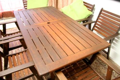 A fabulous modern slatted Teak 6-seater patio/garden set including six cushions.