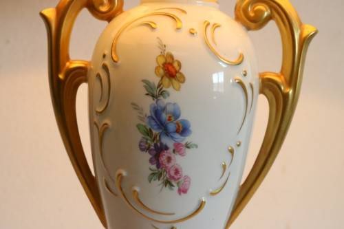 A spectacularly rare vintage "Gerold Porzellan" of Bavaria, Germany hand painted Urn-table lamp