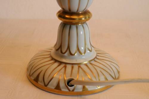 A spectacularly rare vintage "Gerold Porzellan" of Bavaria, Germany hand painted Urn-table lamp