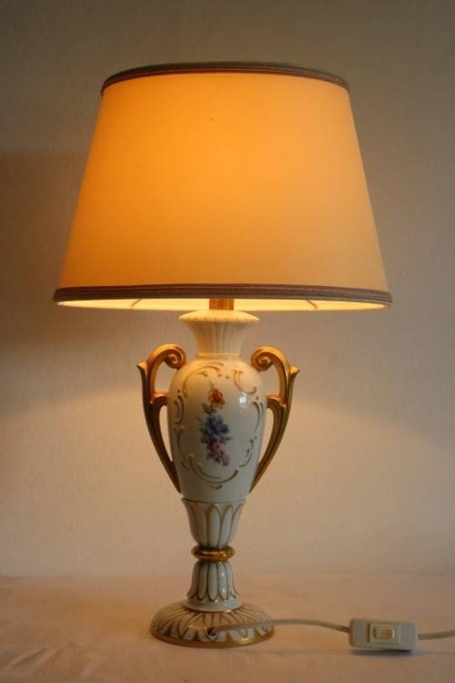A spectacularly rare vintage "Gerold Porzellan" of Bavaria, Germany hand painted Urn-table lamp