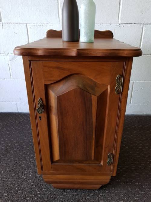 **RS17_Clearance**A stunning & rare vintage Art Deco Kiaat night pedestal cabinet in great condition
