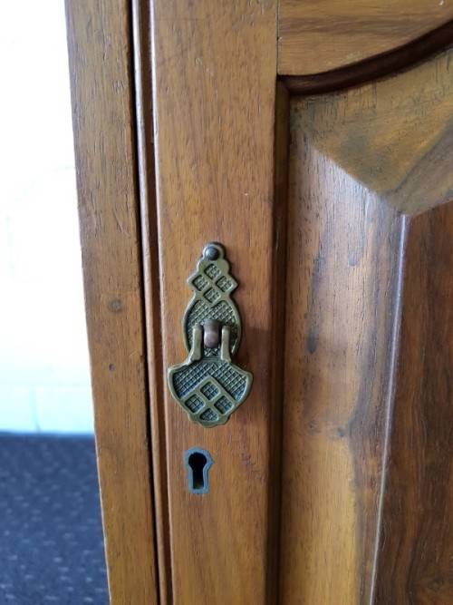 **RS17_Clearance**A stunning & rare vintage Art Deco Kiaat night pedestal cabinet in great condition