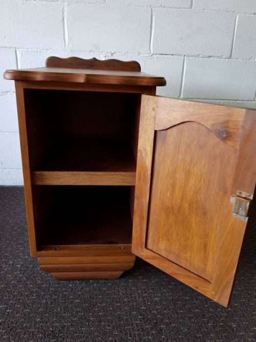 **RS17_Clearance**A stunning & rare vintage Art Deco Kiaat night pedestal cabinet in great condition