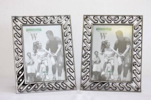 **RS17** Two beautifully ornate metal free-standing photo frames - perfect for family pics