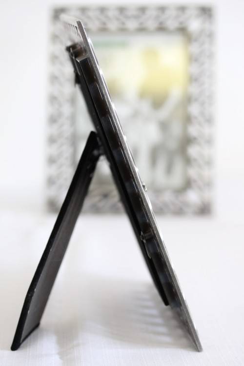 **RS17** Two beautifully ornate metal free-standing photo frames - perfect for family pics