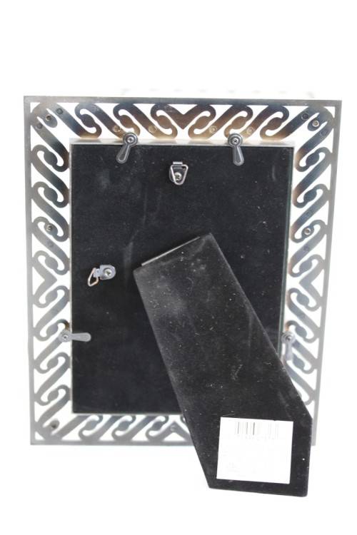 **RS17** Two beautifully ornate metal free-standing photo frames - perfect for family pics