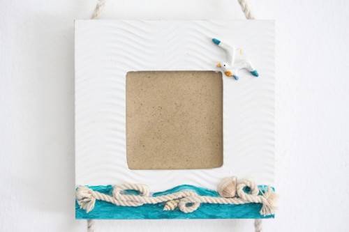 **RS17** A wonderful 3-photo wall hanging picture frame with a beach/ holiday theme to it