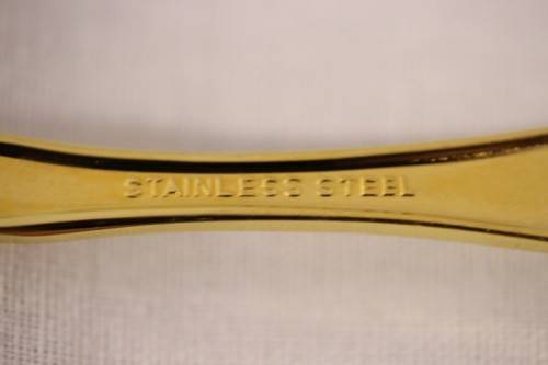 A superb boxed set of 12x Eetrite 24K gold plated (on stainless steel) teaspoons w/ blue rose decals