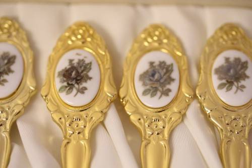 Awesome boxed set of 12x Eetrite 24K gold plated (on stainless steel) cake forks w/ blue rose decals