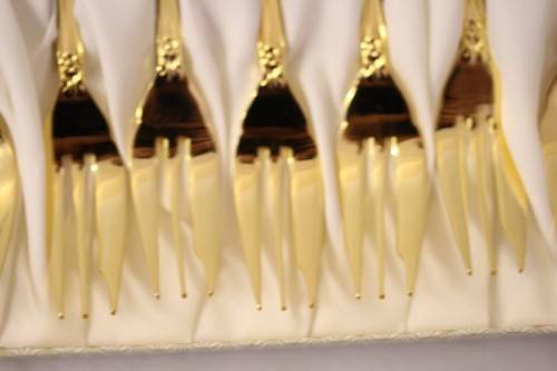 Awesome boxed set of 12x Eetrite 24K gold plated (on stainless steel) cake forks w/ blue rose decals