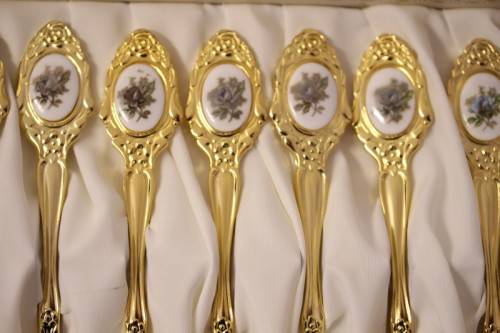 Awesome boxed set of 12x Eetrite 24K gold plated (on stainless steel) cake forks w/ blue rose decals