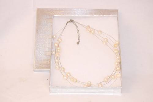 A stunning genuine cultured pearl ladies choker necklace set on wire strands in beautiful condition