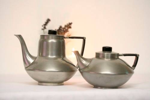 **RS17** A fabulous vintage Art deco Metawa pewter coffee and teapot with bamboo wrapped handles.
