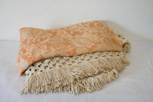 A lovely job lot of 3 blankets incl. a duvet, heavy blanket, eiederdown in good condition. RS17Sale