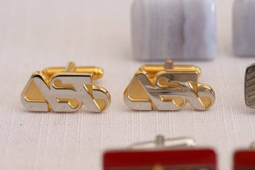 **RS17** A collection of 7x assorted vintage gents cuff link sets incl silver & gold plated sets