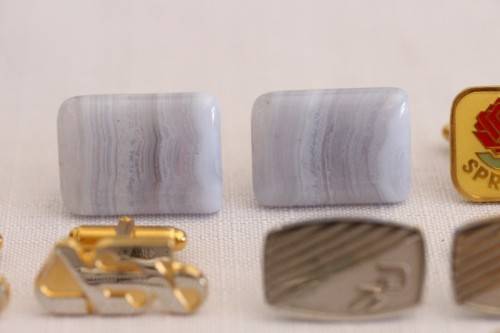 **RS17** A collection of 7x assorted vintage gents cuff link sets incl silver & gold plated sets