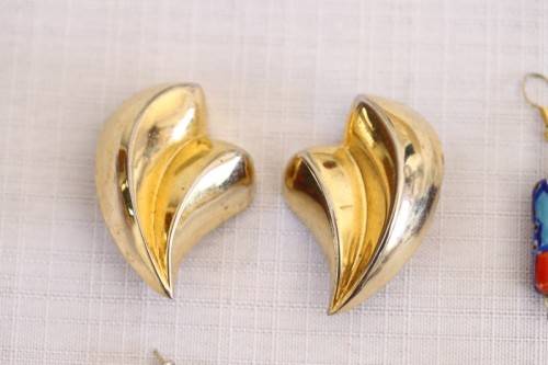 **RS17** A collection of 11x pairs of assorted ladies earrings including clip-on & for pierced ears