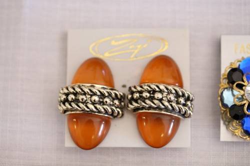 **RS17** Collection of 6x pairs of assorted ladies clip-on earring sets incl diamante, stone & more