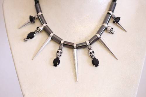 **RS17** An awesome & unusual skull necklace w/ black stones & diamante & a "skull" bracelet