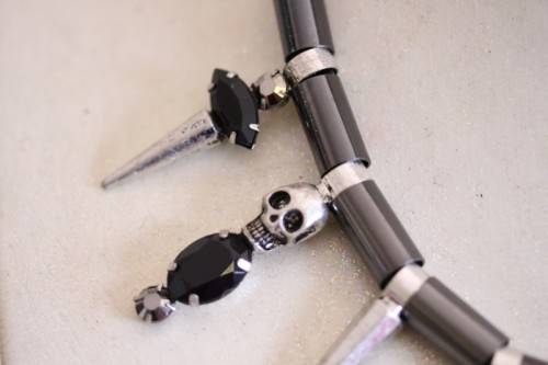 **RS17** An awesome & unusual skull necklace w/ black stones & diamante & a "skull" bracelet