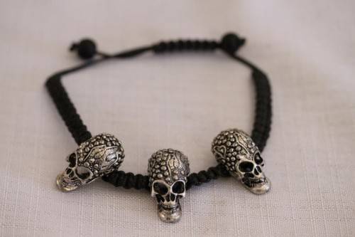 **RS17** An awesome & unusual skull necklace w/ black stones & diamante & a "skull" bracelet
