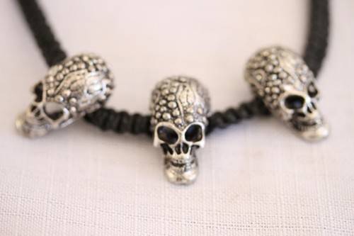 **RS17** An awesome & unusual skull necklace w/ black stones & diamante & a "skull" bracelet