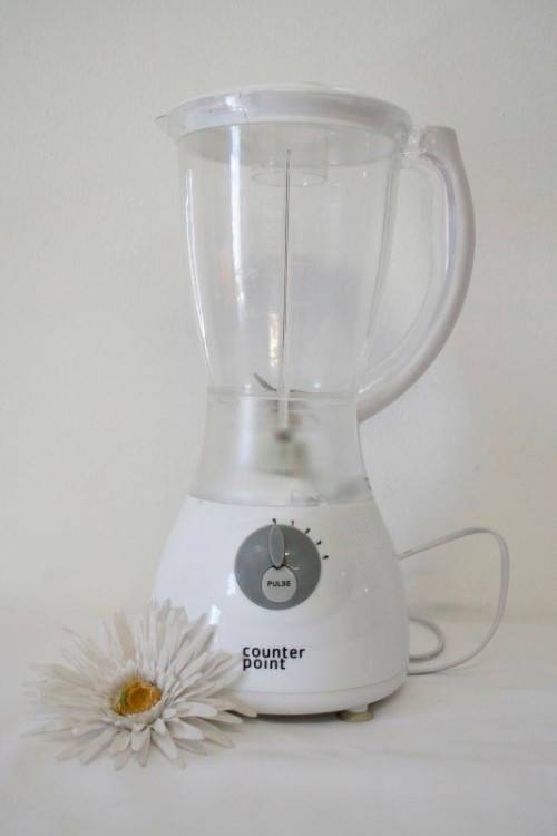 A very useful Counter point electric blender, perfect in a kitchen or bar for cocktails.