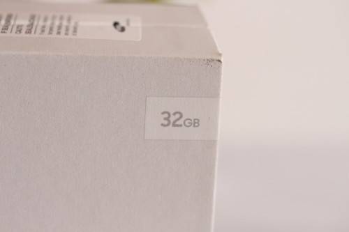 A white Samsung Galaxy Note 5 - in the original box with charger - great working condition!!