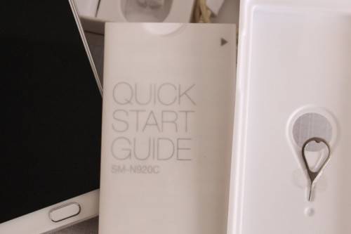A white Samsung Galaxy Note 5 - in the original box with charger - great working condition!!